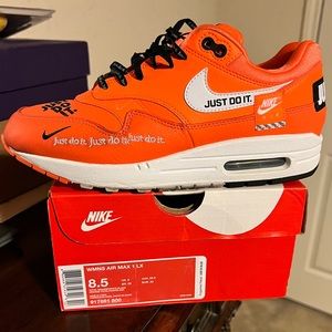 Barley used Nike air Max 1 Just do it